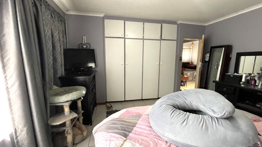 5 Bedroom Property for Sale in Magalieskruin Gauteng