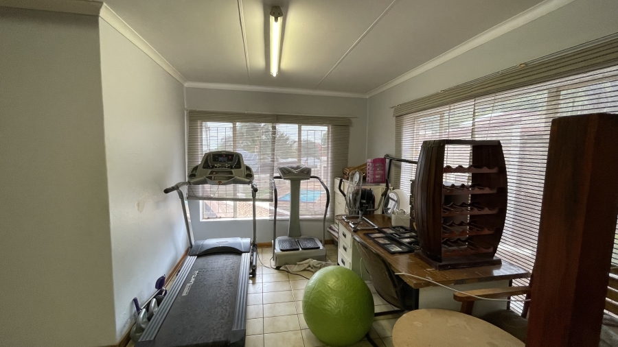 5 Bedroom Property for Sale in Magalieskruin Gauteng