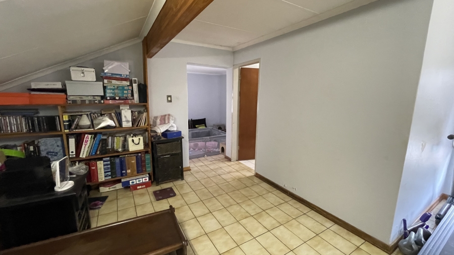 5 Bedroom Property for Sale in Magalieskruin Gauteng