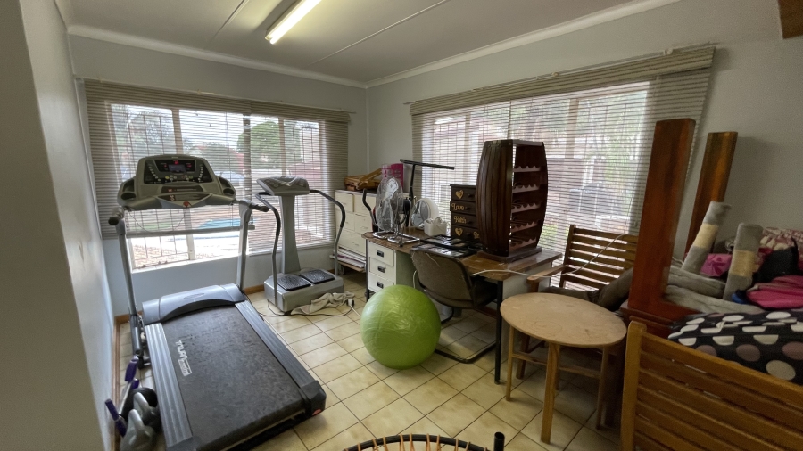 5 Bedroom Property for Sale in Magalieskruin Gauteng