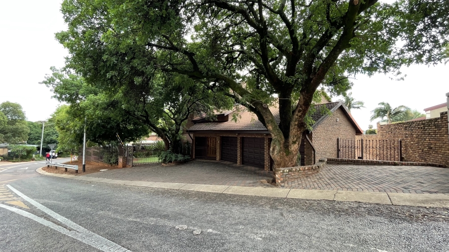 5 Bedroom Property for Sale in Magalieskruin Gauteng