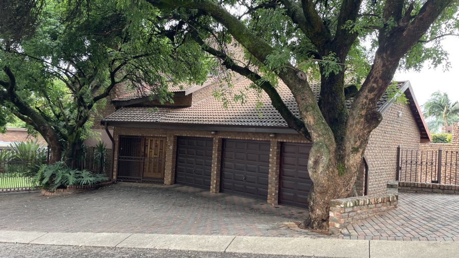 5 Bedroom Property for Sale in Magalieskruin Gauteng