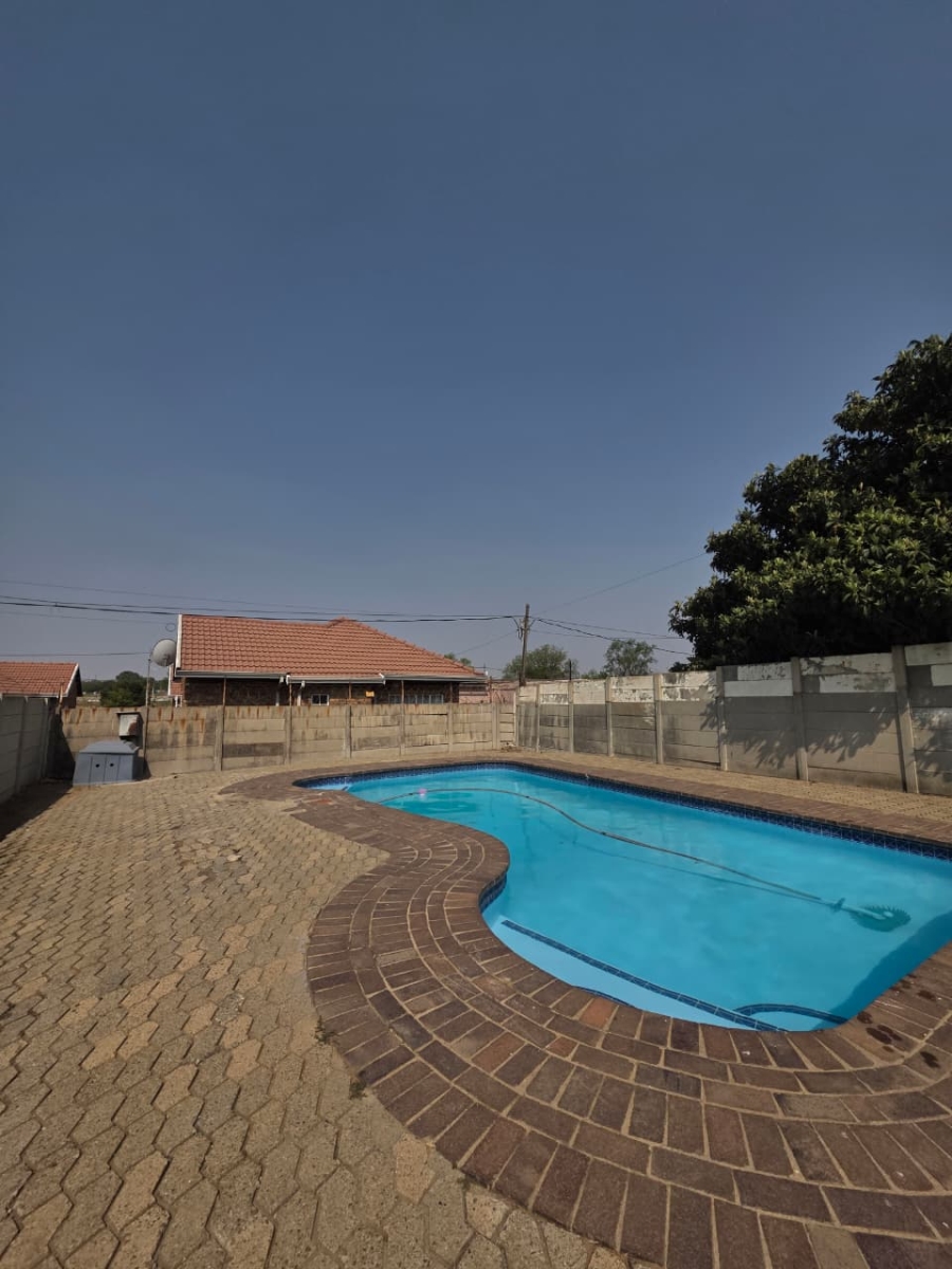 3 Bedroom Property for Sale in Noycedale Gauteng