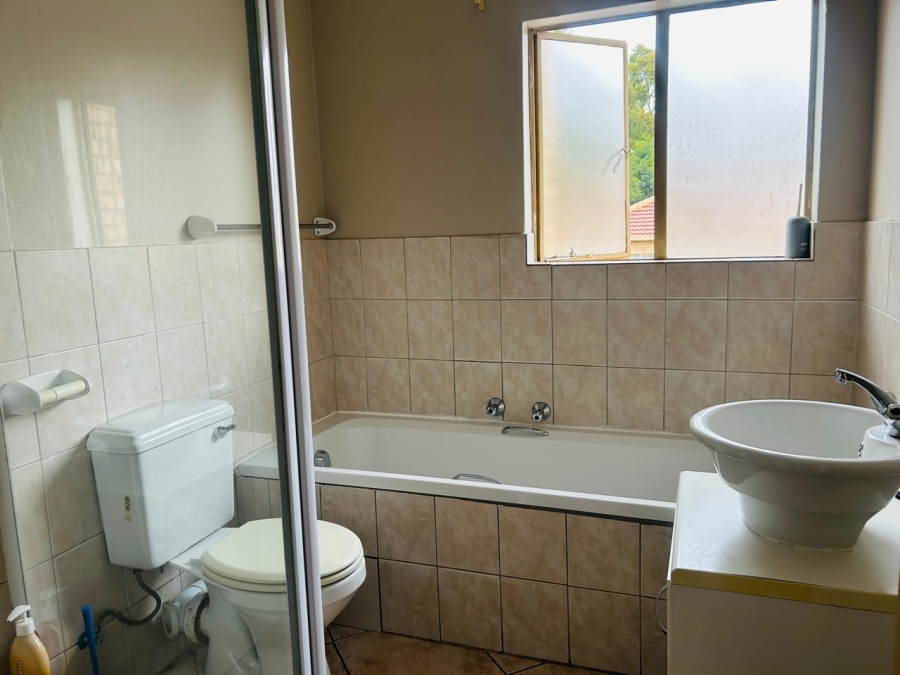 2 Bedroom Property for Sale in Greenhills Gauteng