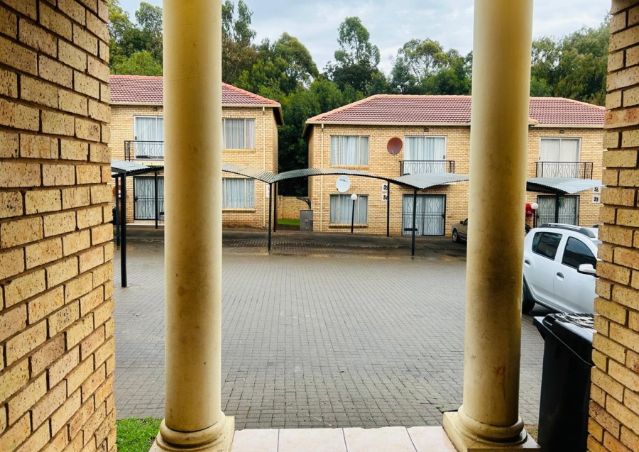 2 Bedroom Property for Sale in Greenhills Gauteng