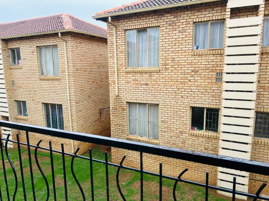 2 Bedroom Property for Sale in Greenhills Gauteng