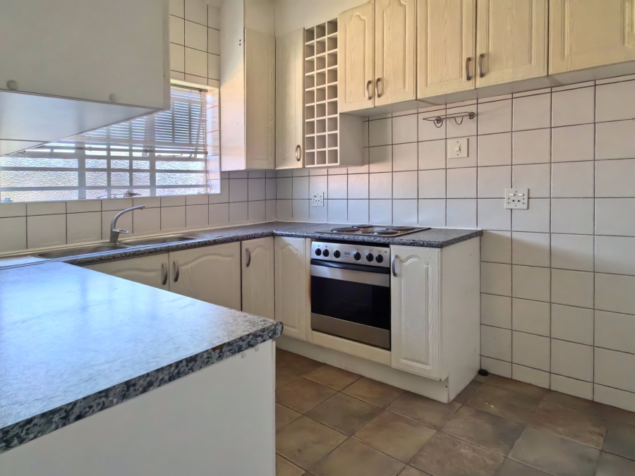 2 Bedroom Property for Sale in Linden Gauteng