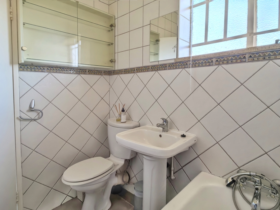 2 Bedroom Property for Sale in Linden Gauteng