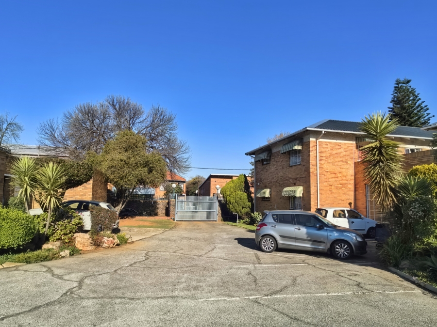 2 Bedroom Property for Sale in Linden Gauteng