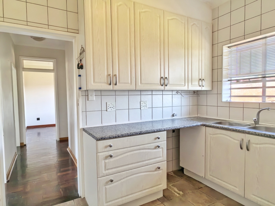 2 Bedroom Property for Sale in Linden Gauteng