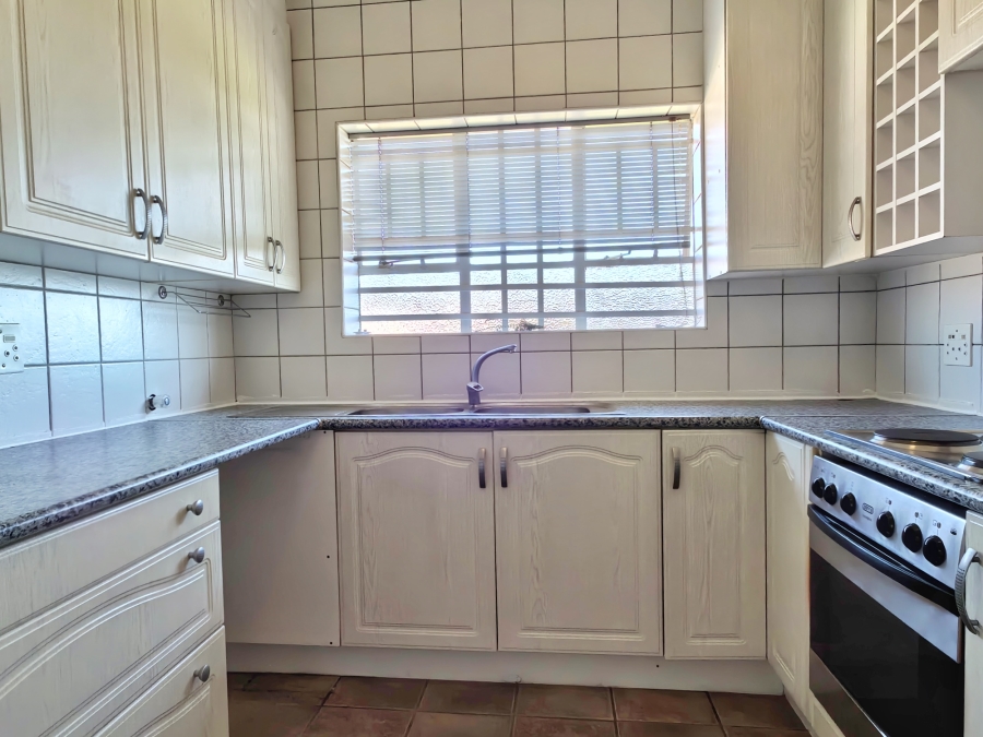 2 Bedroom Property for Sale in Linden Gauteng