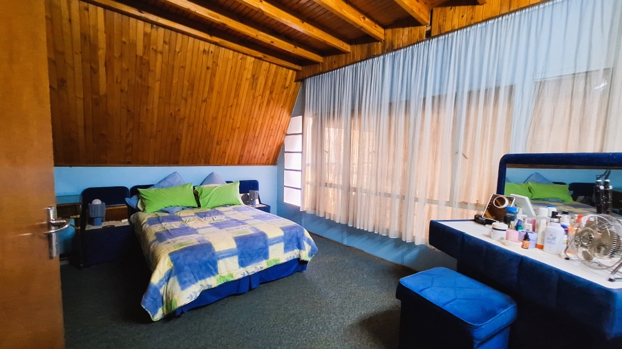 4 Bedroom Property for Sale in Theoville Gauteng