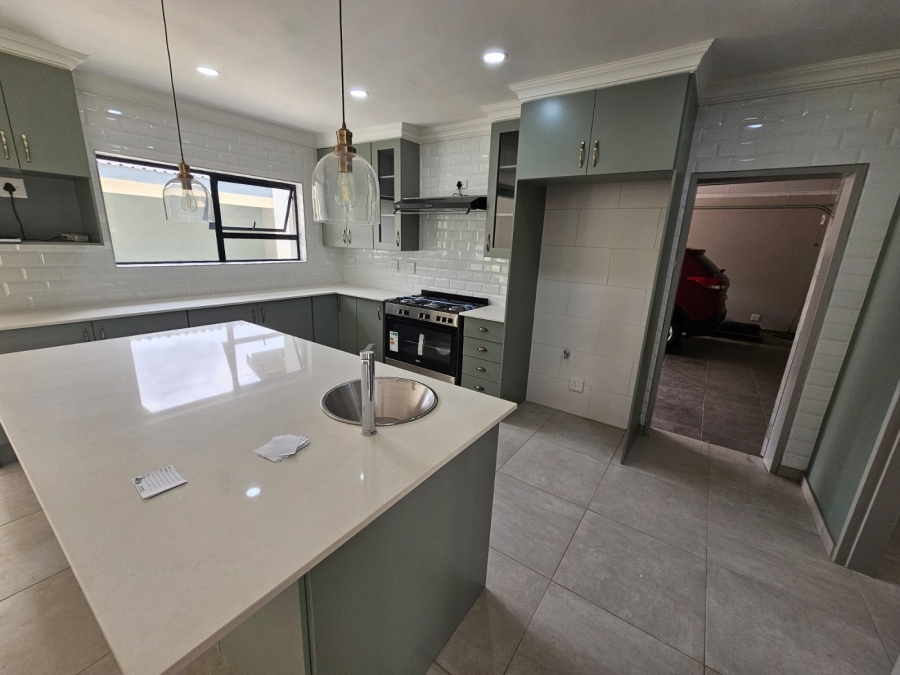 4 Bedroom Property for Sale in Brackenhurst Gauteng