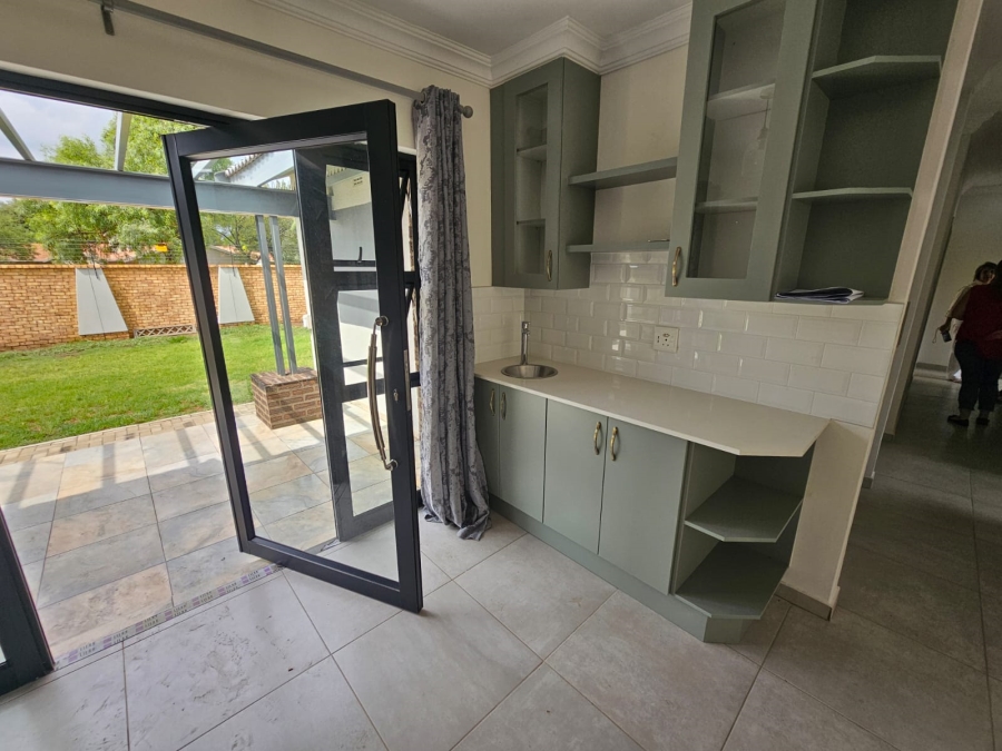 4 Bedroom Property for Sale in Brackenhurst Gauteng