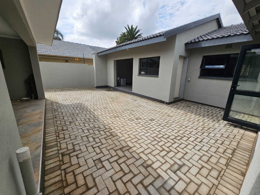 4 Bedroom Property for Sale in Brackenhurst Gauteng