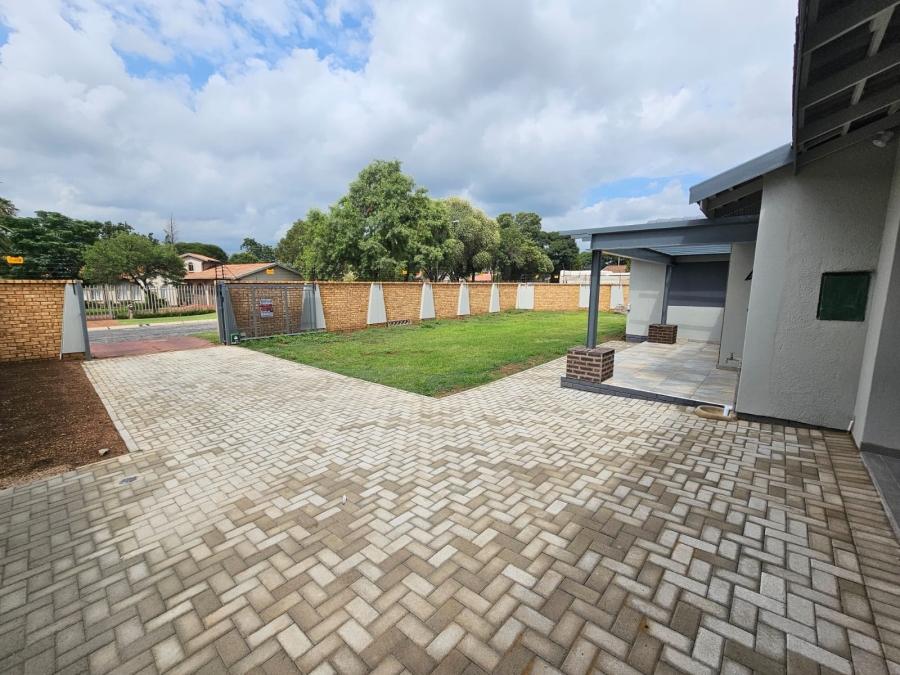 4 Bedroom Property for Sale in Brackenhurst Gauteng