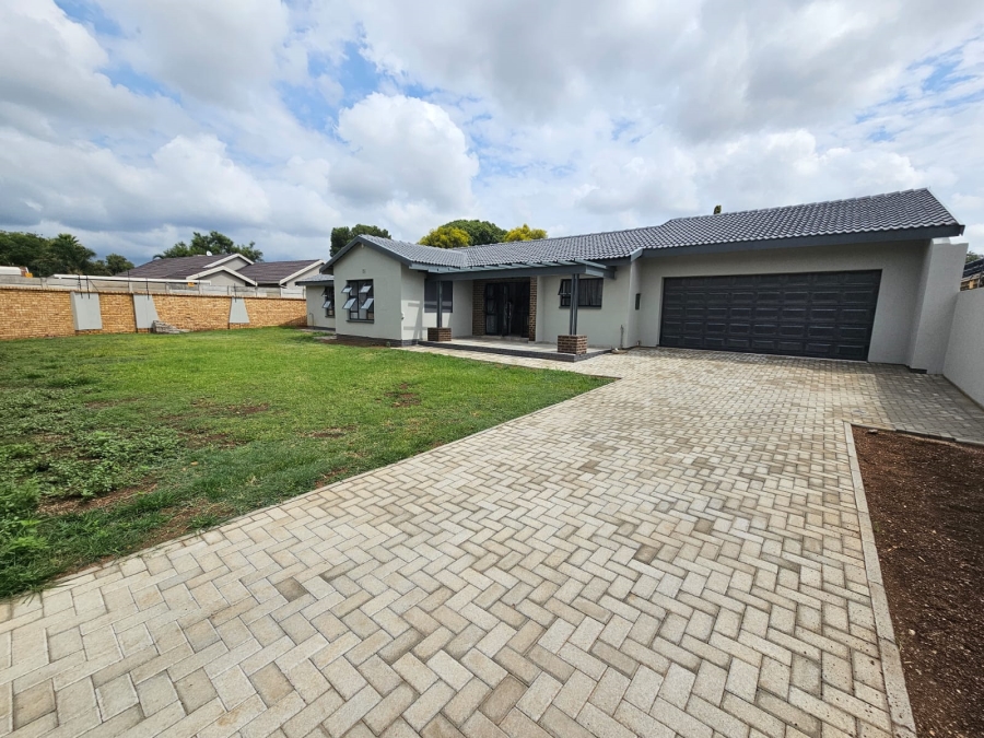 4 Bedroom Property for Sale in Brackenhurst Gauteng