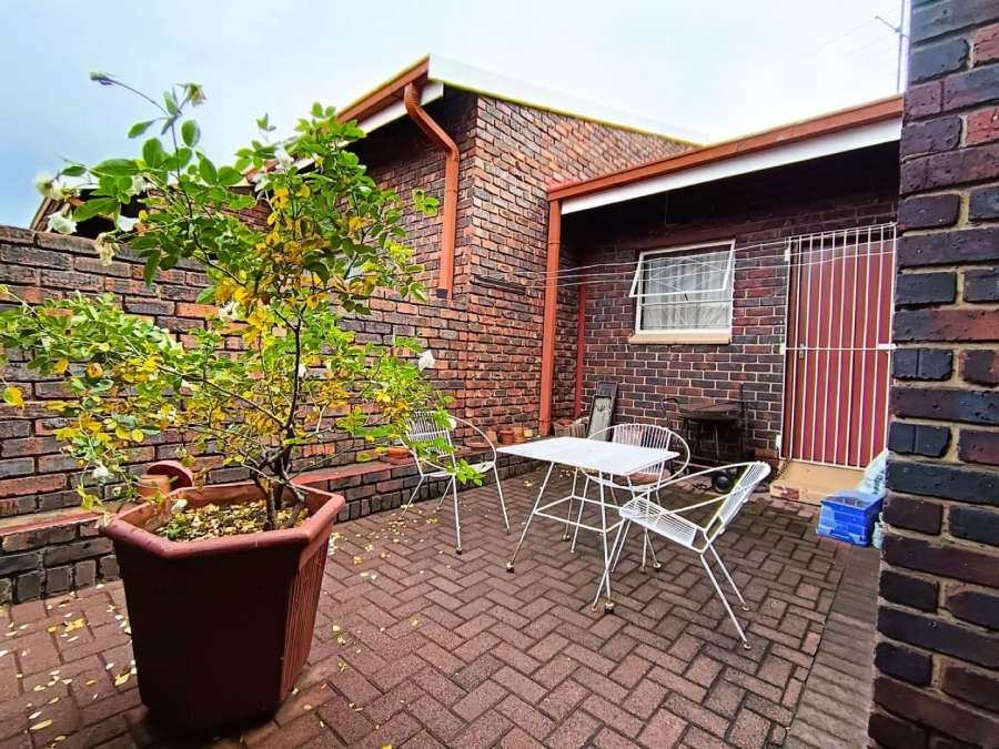 2 Bedroom Property for Sale in Three Rivers Gauteng