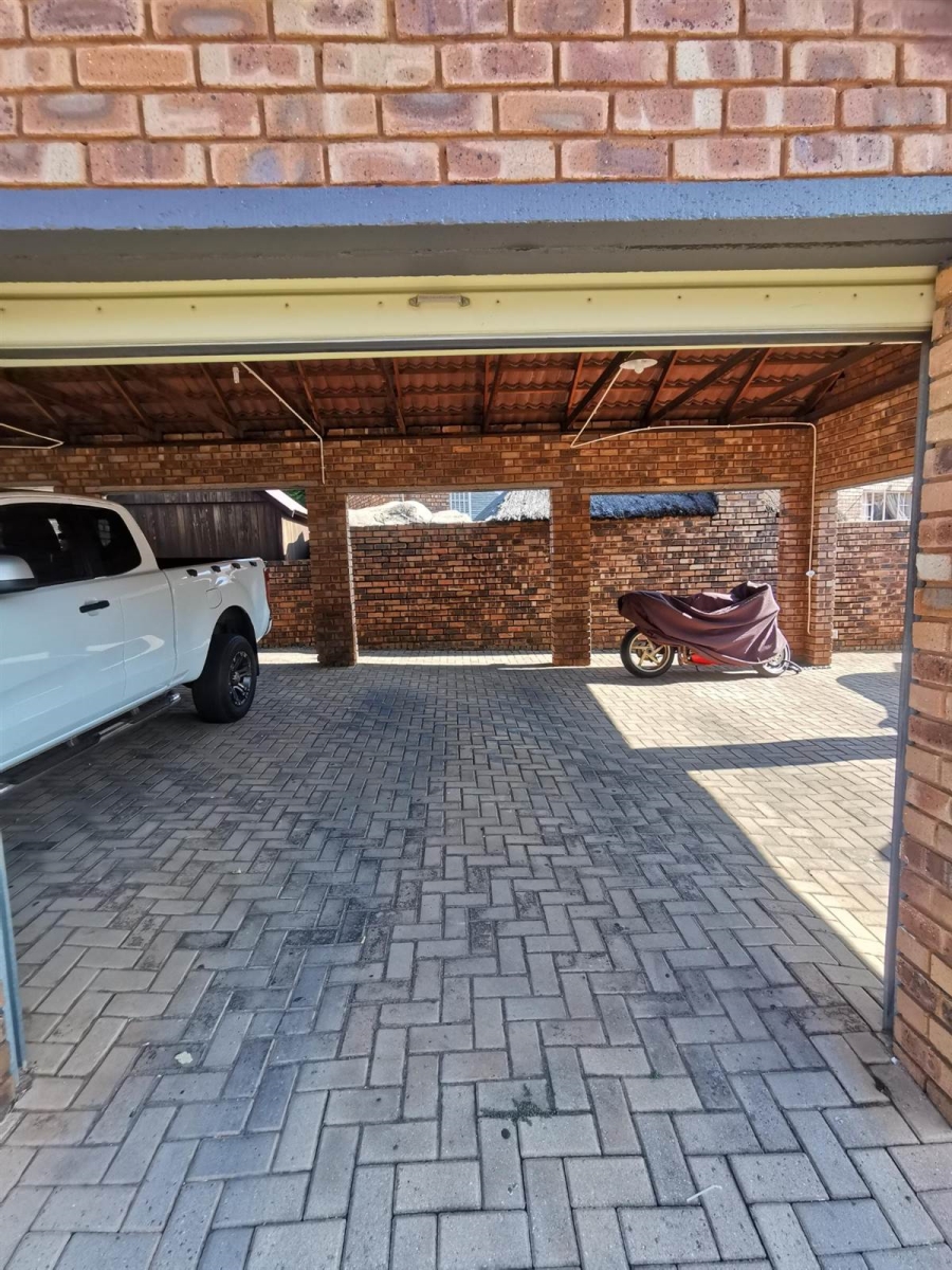 3 Bedroom Property for Sale in Zwartkop Gauteng