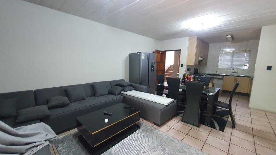 2 Bedroom Property for Sale in Maroeladal Gauteng