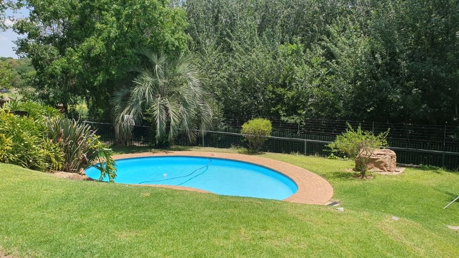 2 Bedroom Property for Sale in Maroeladal Gauteng