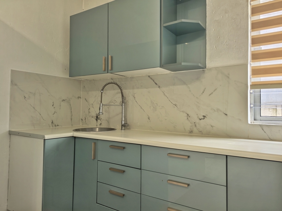 1 Bedroom Property for Sale in Fontainebleau Gauteng