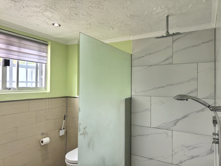 1 Bedroom Property for Sale in Fontainebleau Gauteng