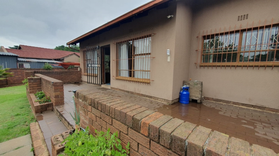 3 Bedroom Property for Sale in Gosforth Park Gauteng