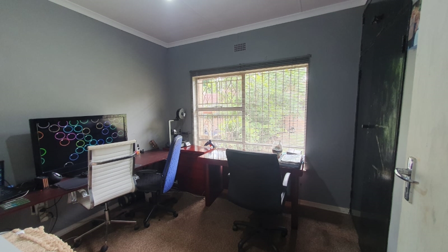 3 Bedroom Property for Sale in Gosforth Park Gauteng