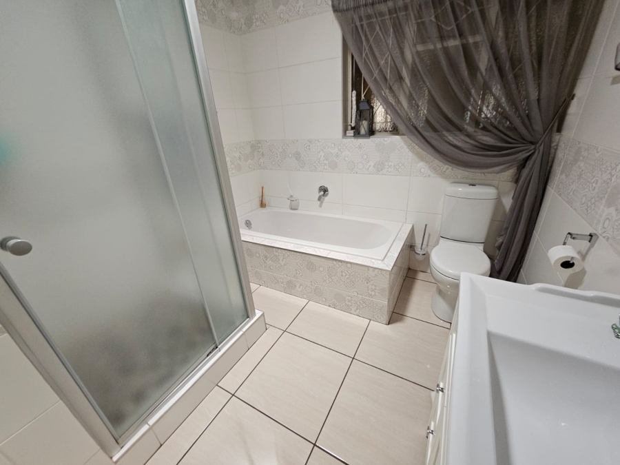 4 Bedroom Property for Sale in Randhart Gauteng