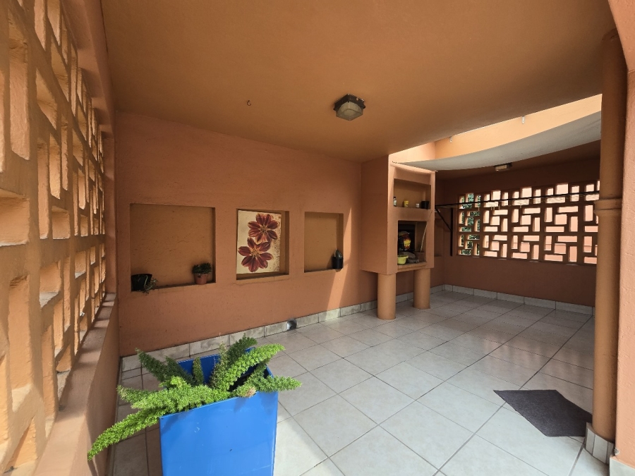 3 Bedroom Property for Sale in Brackendowns Gauteng