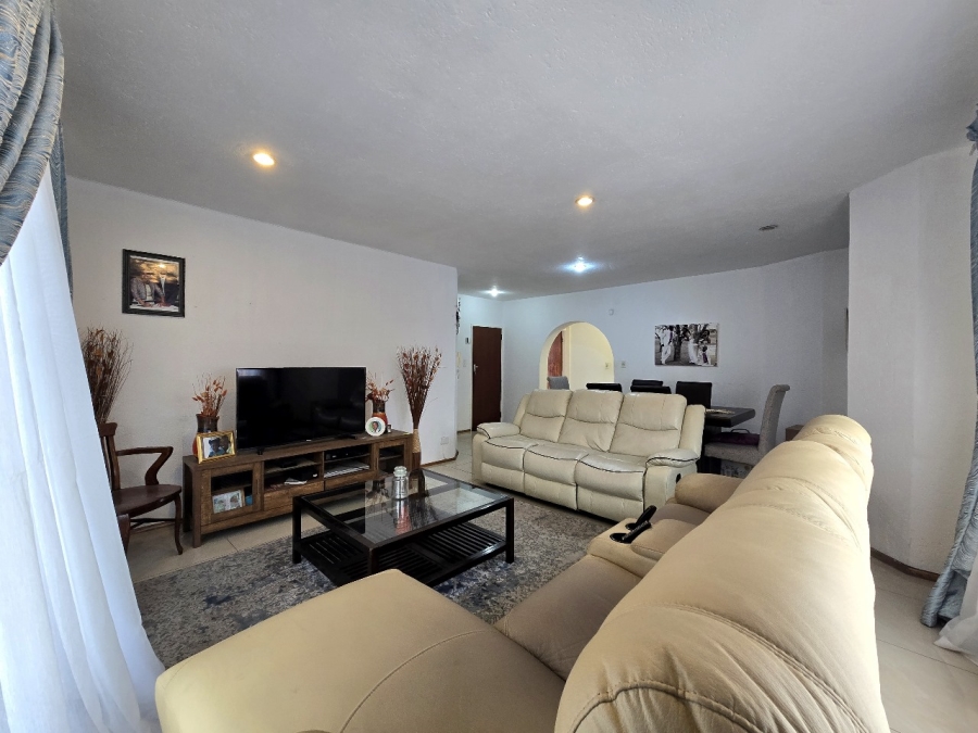 3 Bedroom Property for Sale in Brackendowns Gauteng