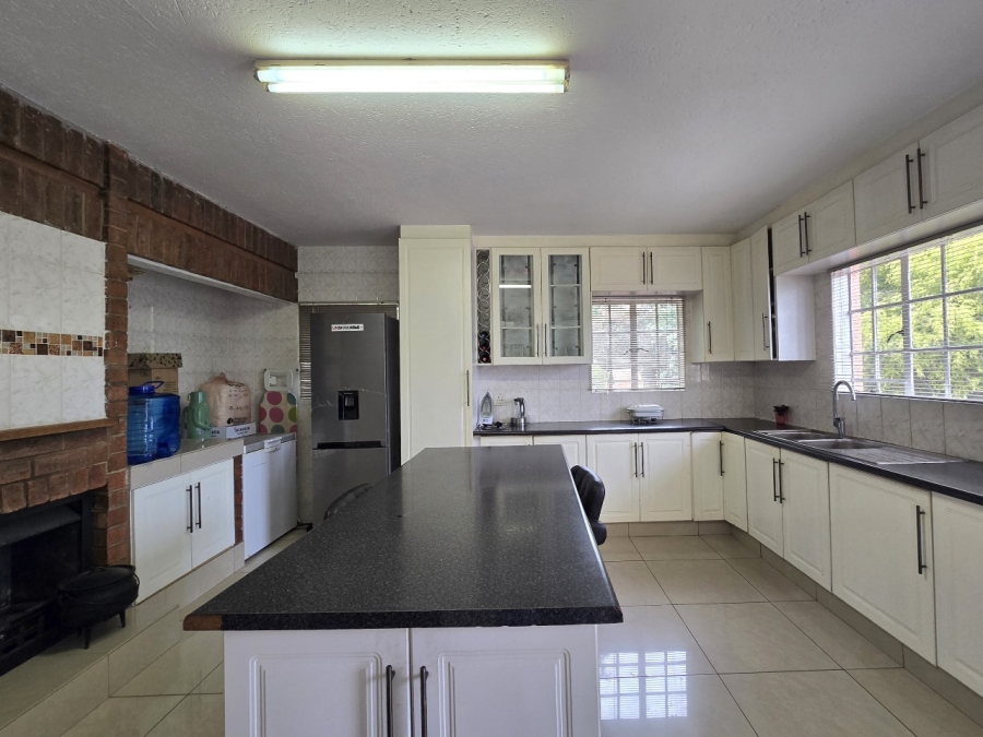 3 Bedroom Property for Sale in Brackendowns Gauteng