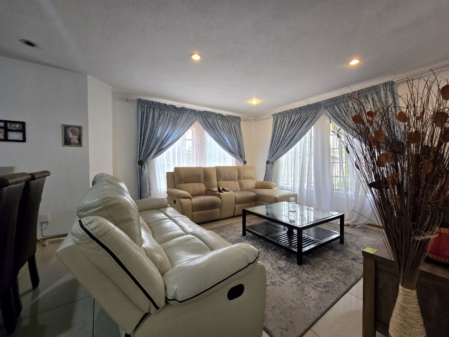 3 Bedroom Property for Sale in Brackendowns Gauteng