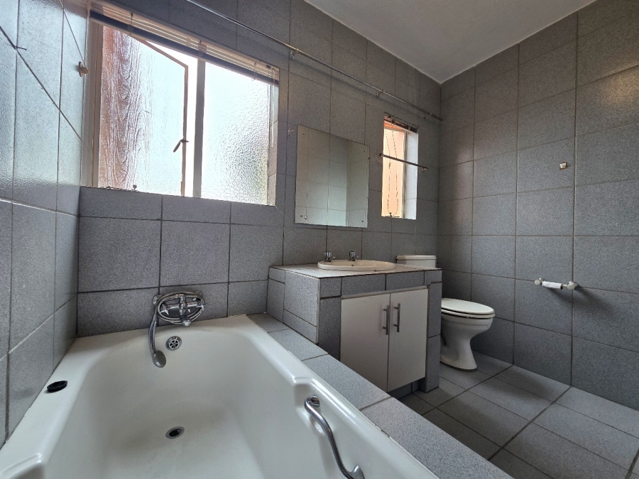 3 Bedroom Property for Sale in Brackendowns Gauteng