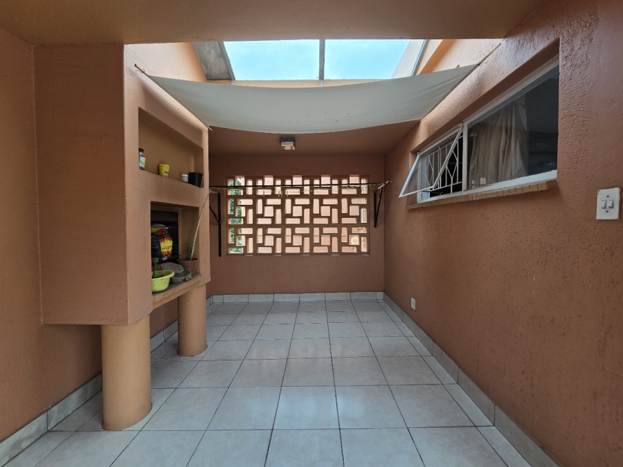 3 Bedroom Property for Sale in Brackendowns Gauteng