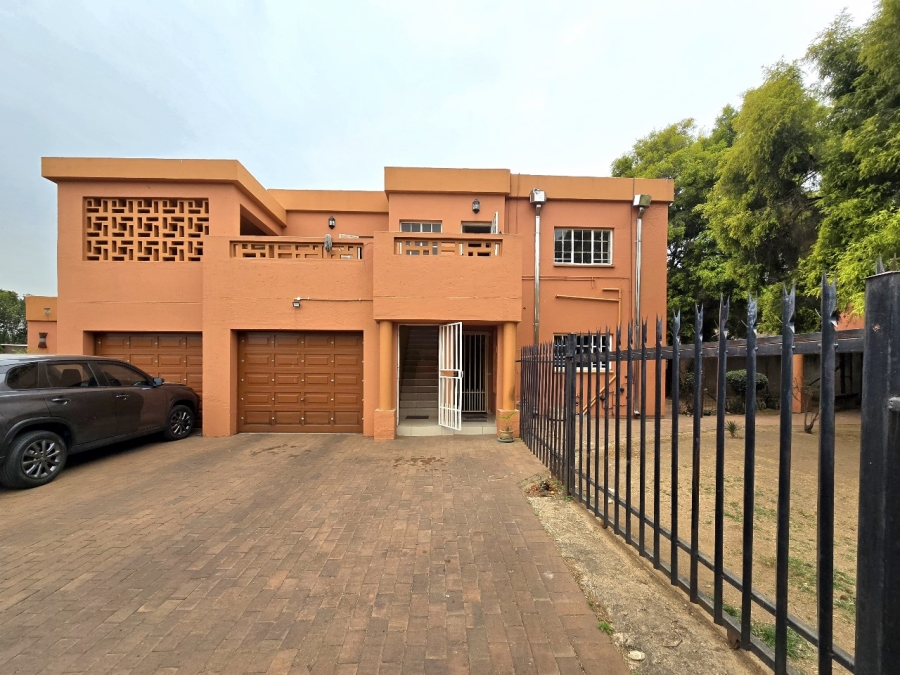 3 Bedroom Property for Sale in Brackendowns Gauteng