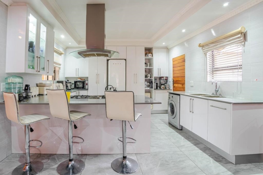 4 Bedroom Property for Sale in Meadowbrook Gauteng