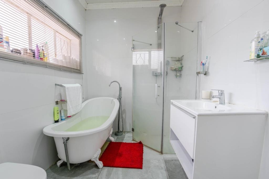 4 Bedroom Property for Sale in Meadowbrook Gauteng