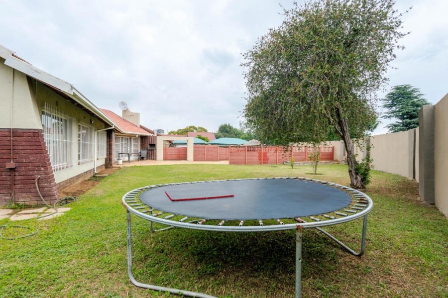 4 Bedroom Property for Sale in Meadowbrook Gauteng