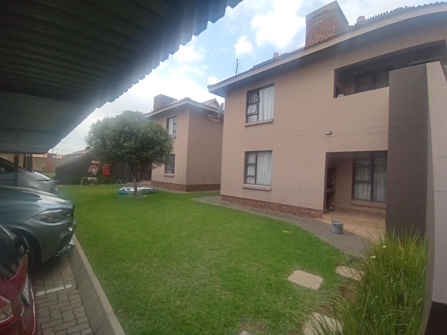 3 Bedroom Property for Sale in Albertsdal Gauteng