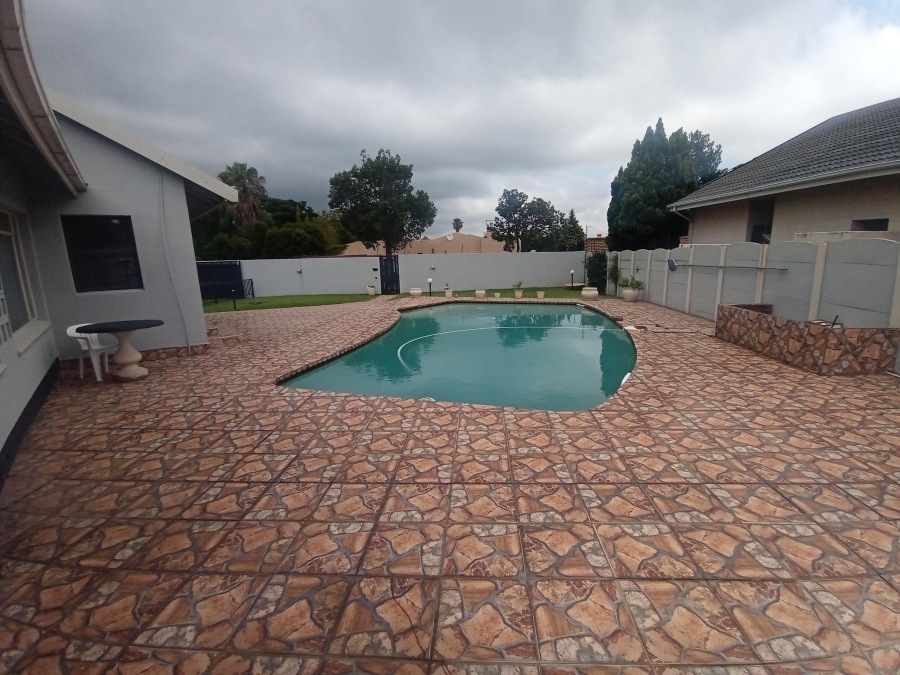 3 Bedroom Property for Sale in Brackendowns Gauteng