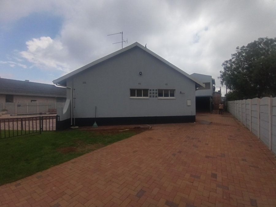 3 Bedroom Property for Sale in Brackendowns Gauteng