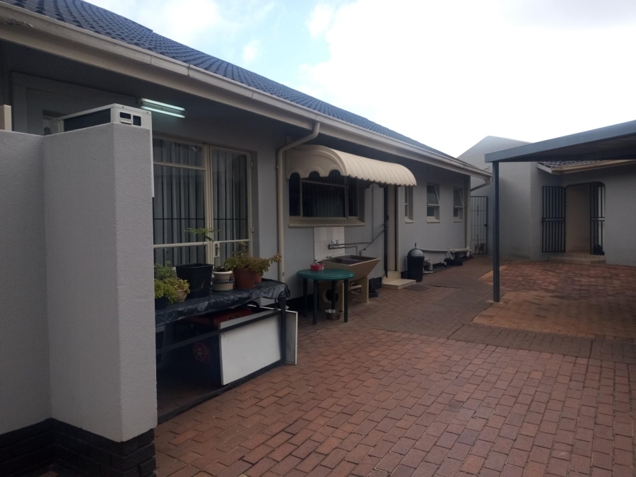 3 Bedroom Property for Sale in Brackendowns Gauteng