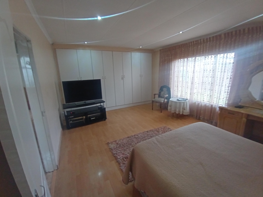 3 Bedroom Property for Sale in Brackendowns Gauteng