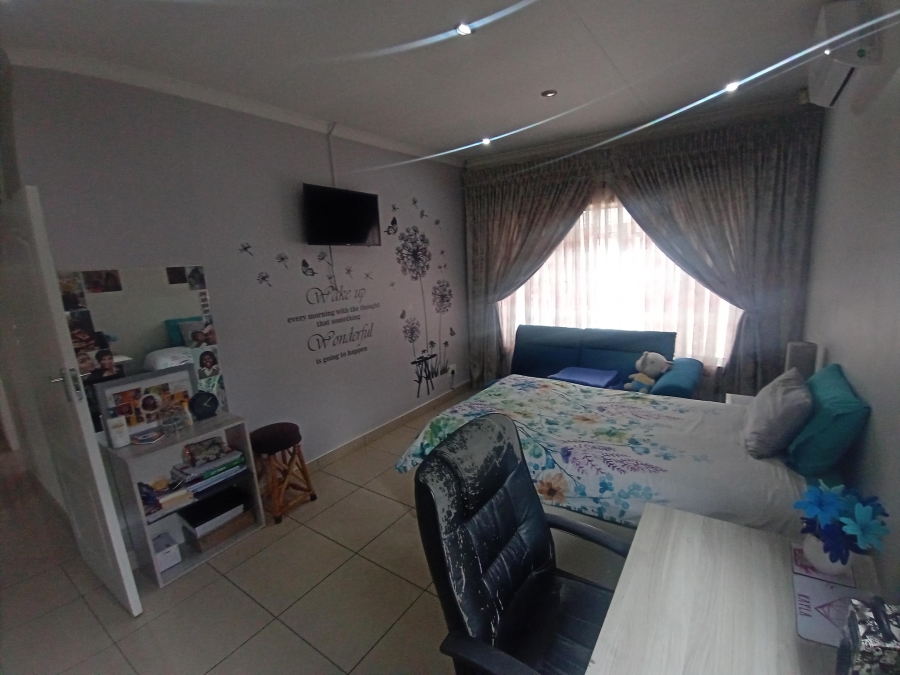 3 Bedroom Property for Sale in Brackendowns Gauteng