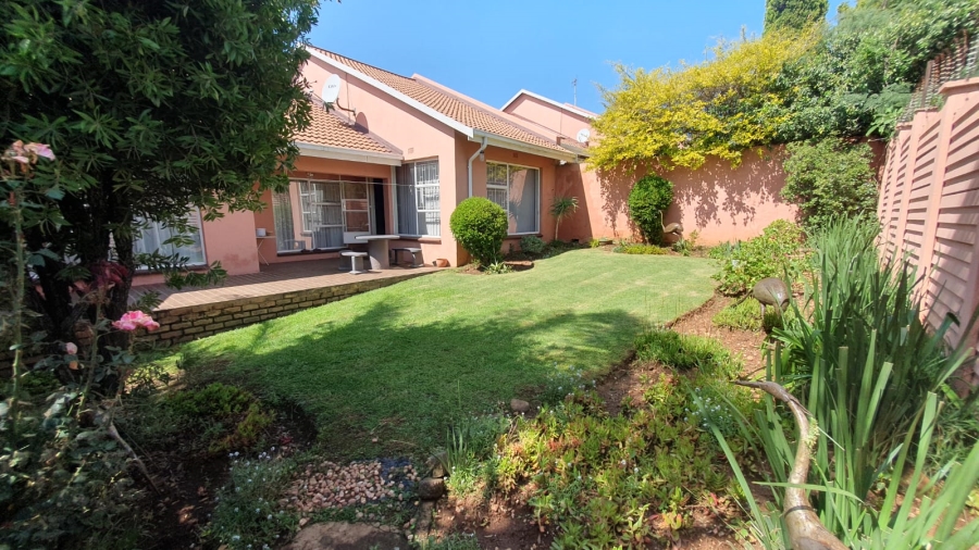 3 Bedroom Property for Sale in Mulbarton Gauteng