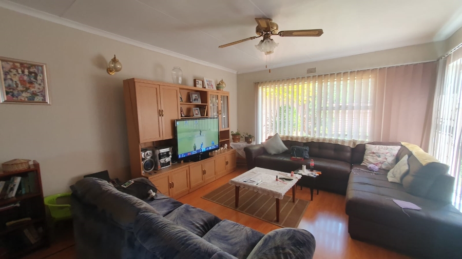 3 Bedroom Property for Sale in Mulbarton Gauteng