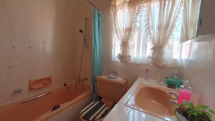 3 Bedroom Property for Sale in Mulbarton Gauteng