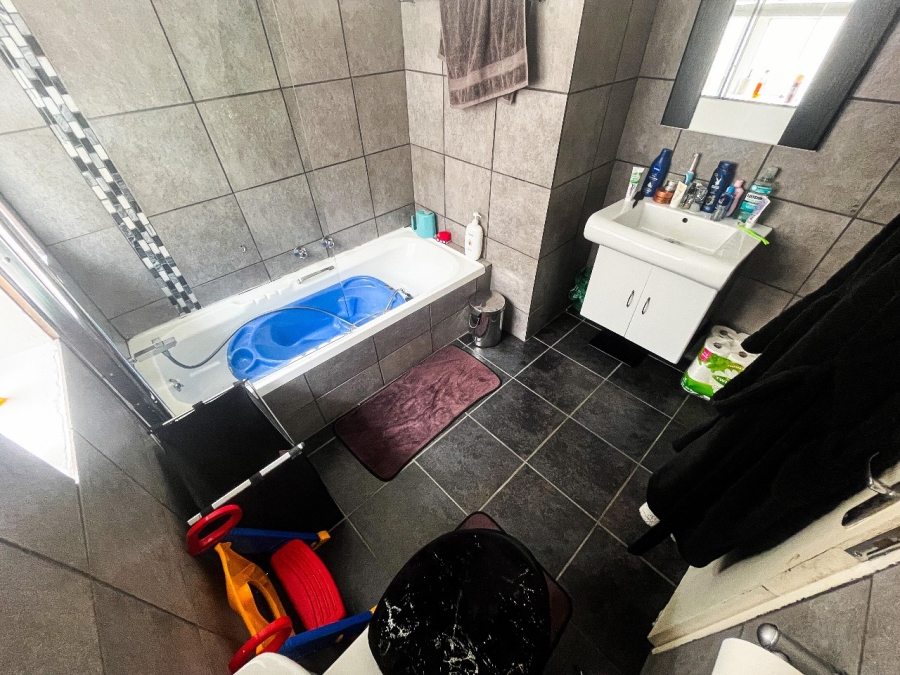 3 Bedroom Property for Sale in Oakdene Gauteng